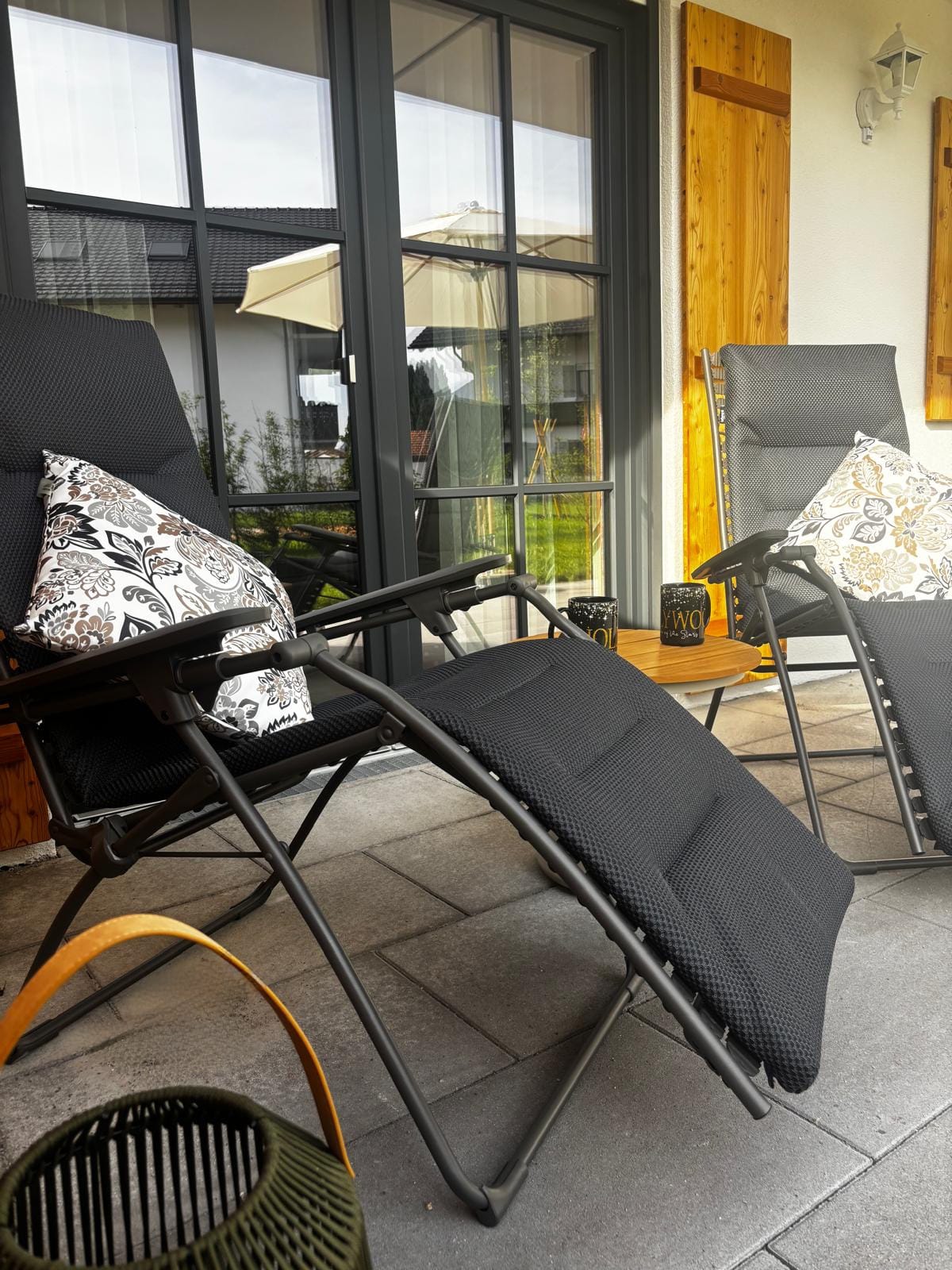 Außenansicht mit Garten